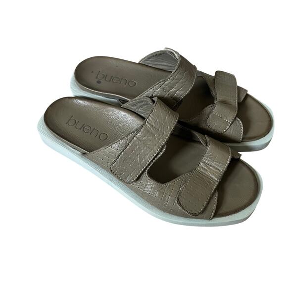 Bueno 'Jaylah' Women's 38 / US 7-7.5 Flat Comfort Sandal Olive Green Adjustable - Picture 1 of 6